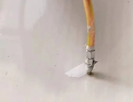 麻栗坡瓷砖空鼓维修公司专业解答在瓷砖铺贴过程中，如果使用的砂料过粗（如全部使用了粗砂），可能会导致以下问题